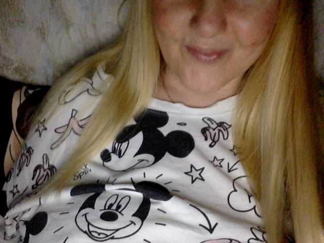 BlondyVio live cam on BongaCams