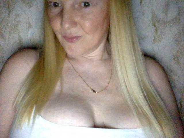 BlondyVio live cam on BongaCams