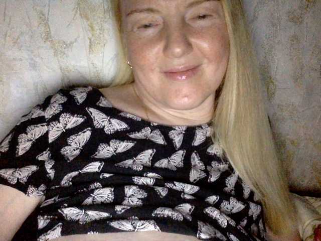 BlondyVio live webcam show