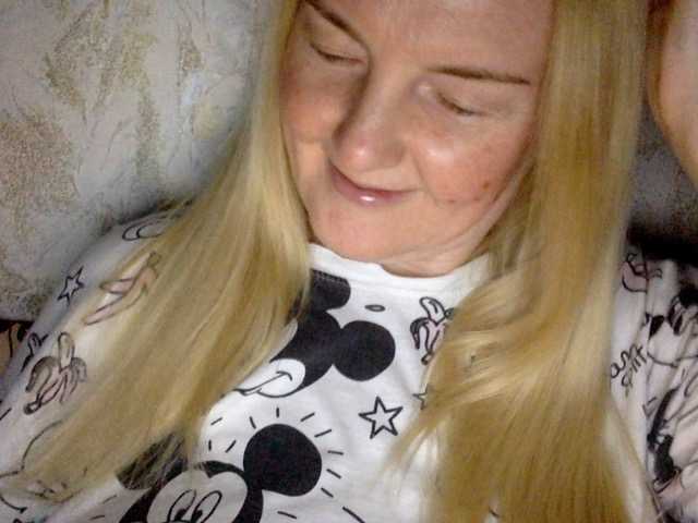 BlondyVio live cam on BongaCams