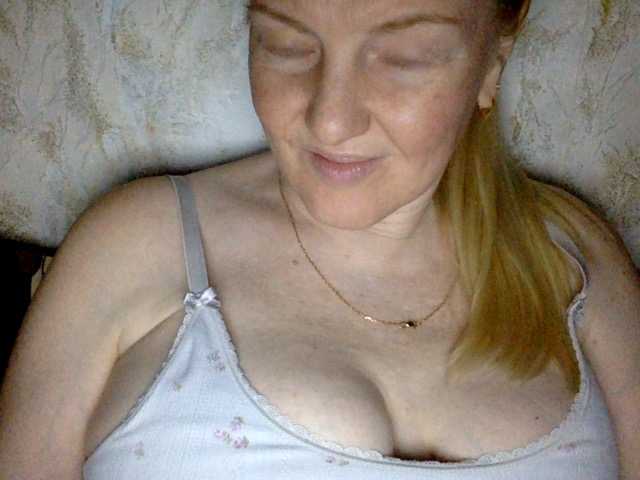 BlondyVio live cam on BongaCams