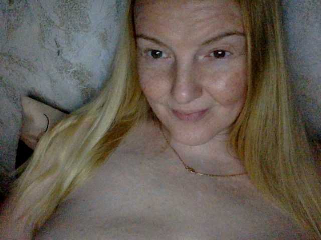 BlondyVio live webcam show