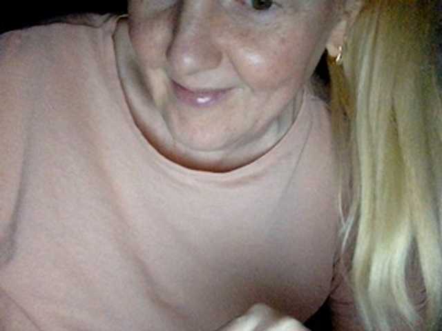 BlondyVio live cam on BongaCams