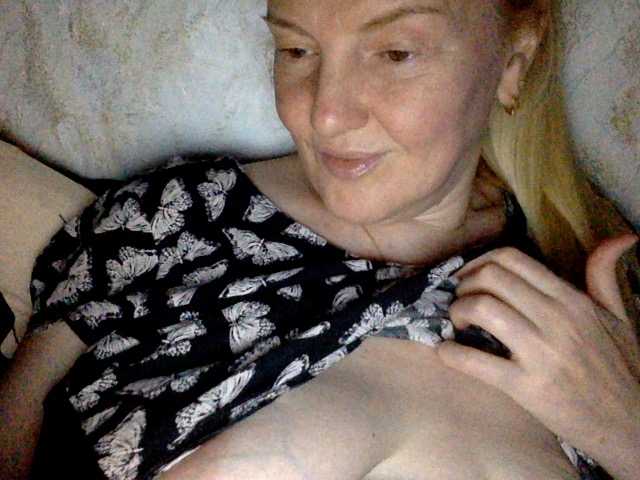 BlondyVio live cam on BongaCams