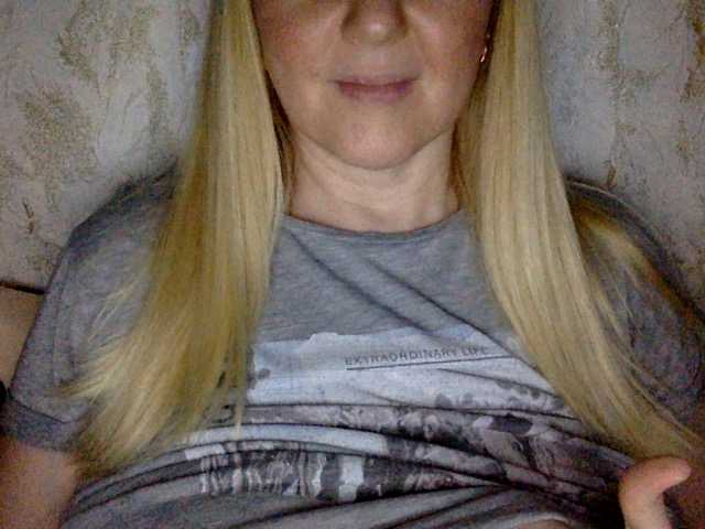 BlondyVio live cam on BongaCams