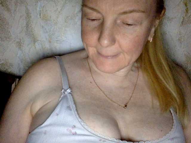 BlondyVio live cam on BongaCams