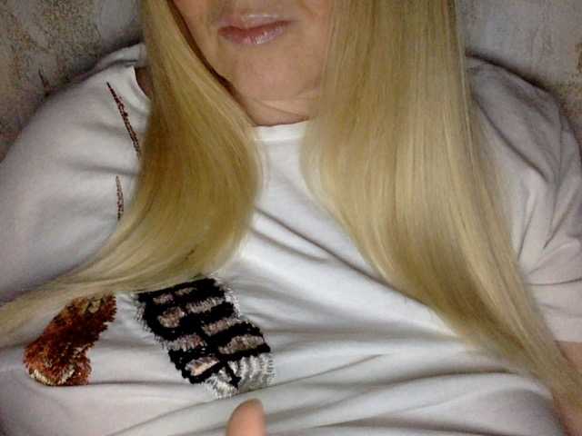 BlondyVio live cam preview