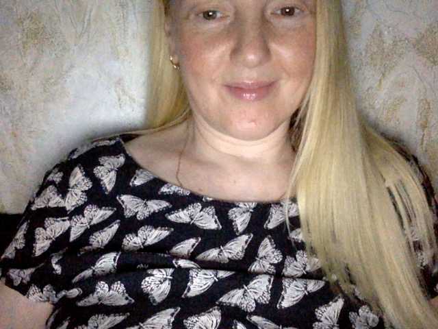 BlondyVio live webcam show