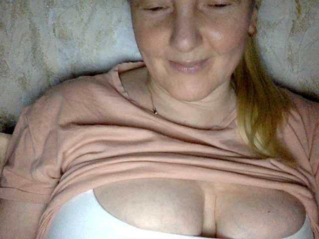 BlondyVio live cam on BongaCams