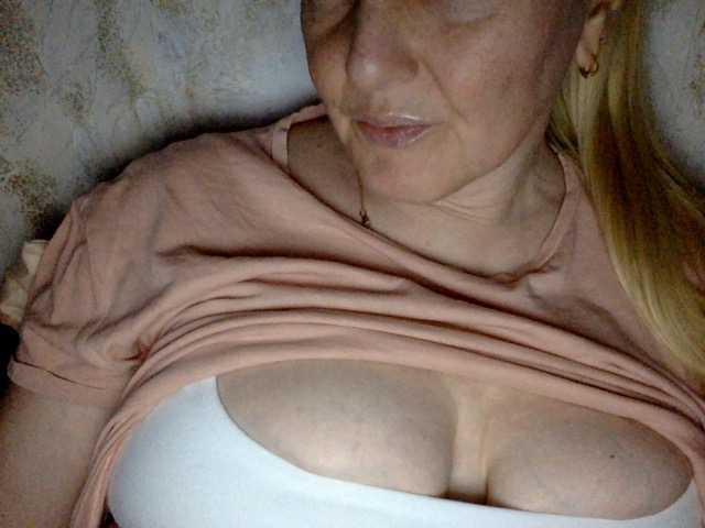 BlondyVio live cam on BongaCams