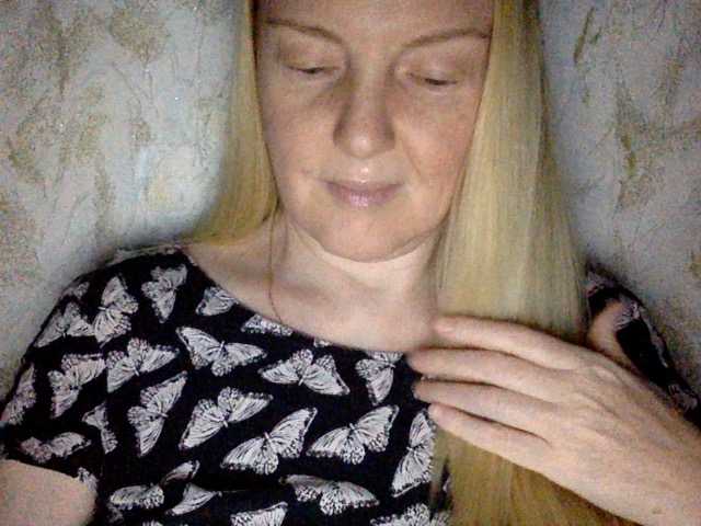 BlondyVio live cam on BongaCams