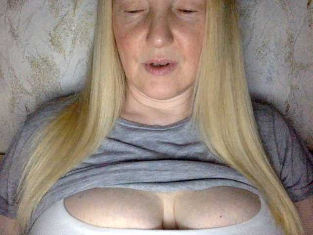 BlondyVio live cam on BongaCams