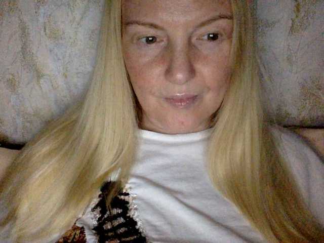 BlondyVio live cam on BongaCams