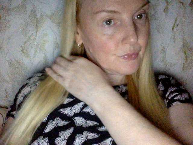 BlondyVio live cam on BongaCams