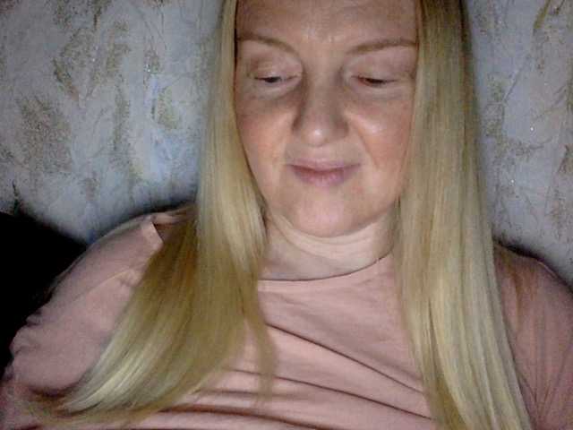 BlondyVio live cam