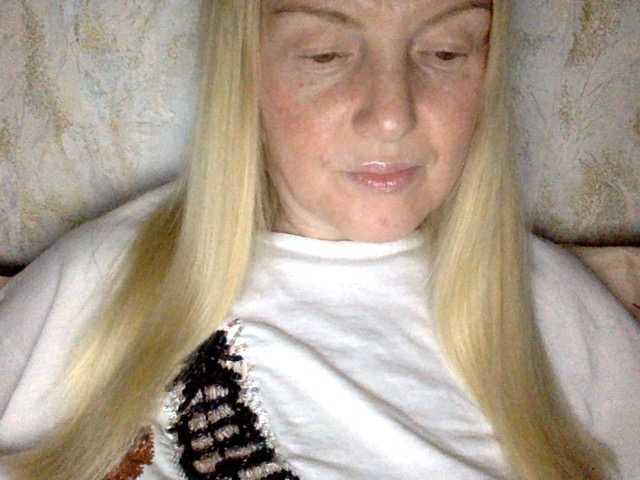 BlondyVio live cam on BongaCams