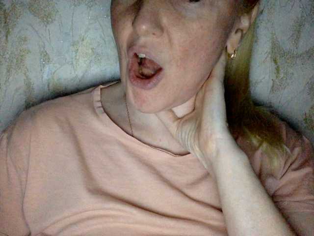 BlondyVio live cam on BongaCams
