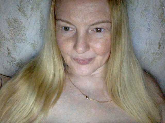 BlondyVio live cam on BongaCams