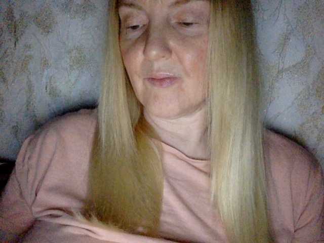 BlondyVio live cam on BongaCams