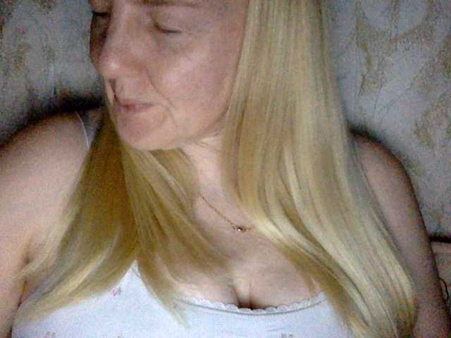 BlondyVio live cam on BongaCams