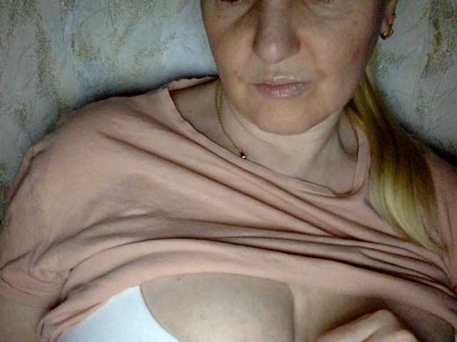 BlondyVio live cam on BongaCams