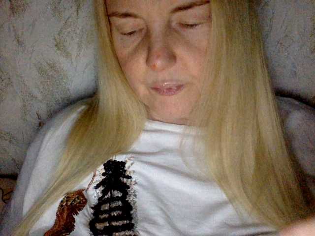 BlondyVio live cam preview