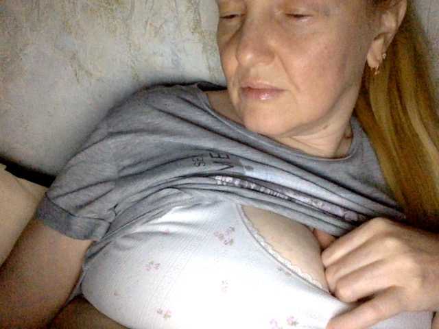 BlondyVio live cam on BongaCams
