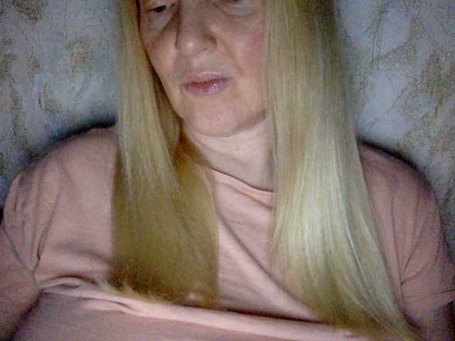 BlondyVio live cam on BongaCams