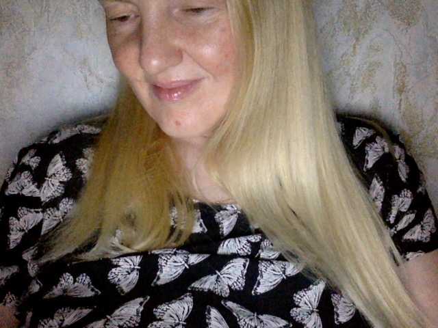 BlondyVio live webcam show