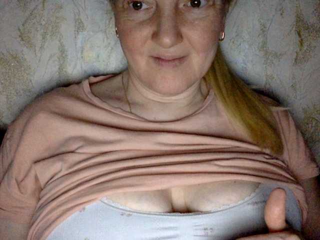 BlondyVio live cam on BongaCams