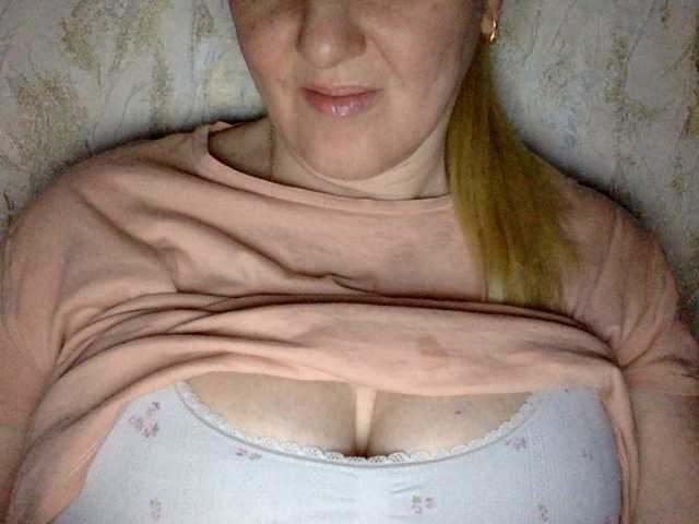 BlondyVio live cam