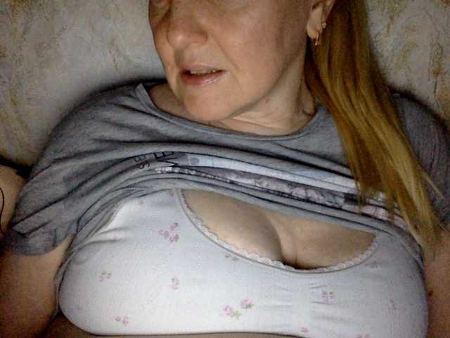 BlondyVio live cam on BongaCams