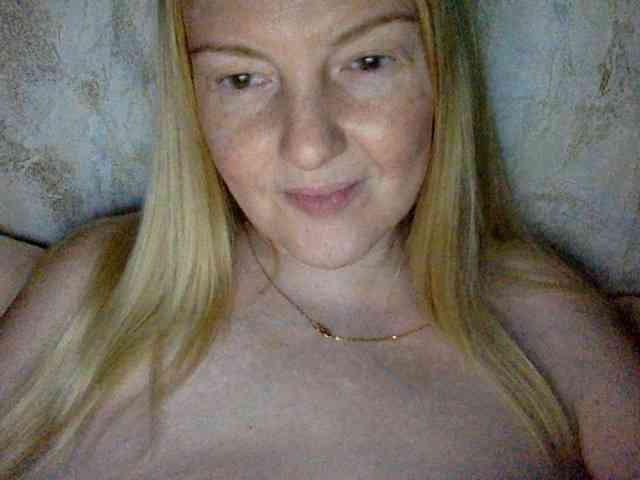 BlondyVio webcam