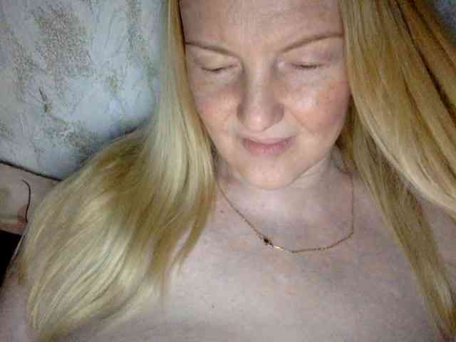 BlondyVio webcam
