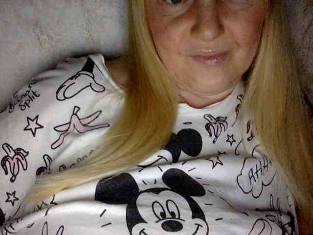BlondyVio webcam