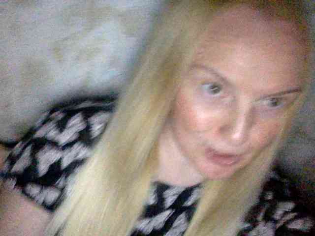 BlondyVio webcam