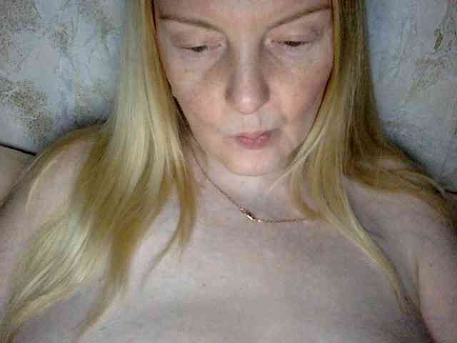 BlondyVio webcam