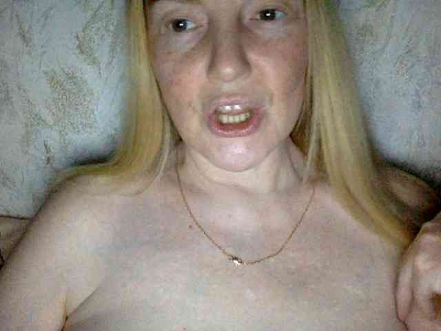 BlondyVio webcam