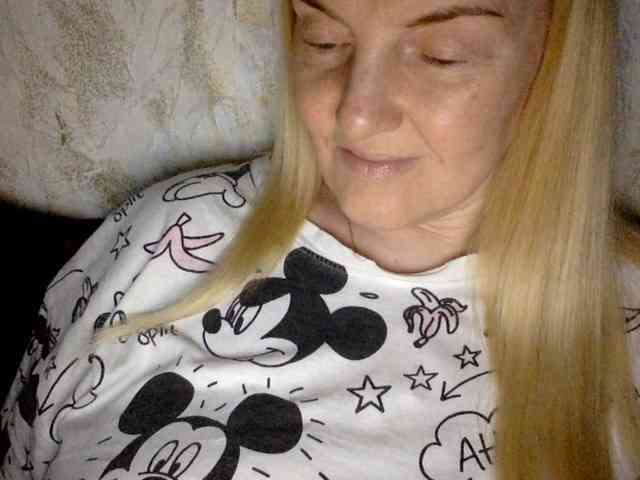BlondyVio webcam