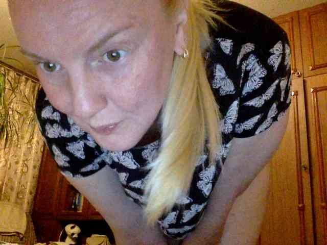 BlondyVio webcam