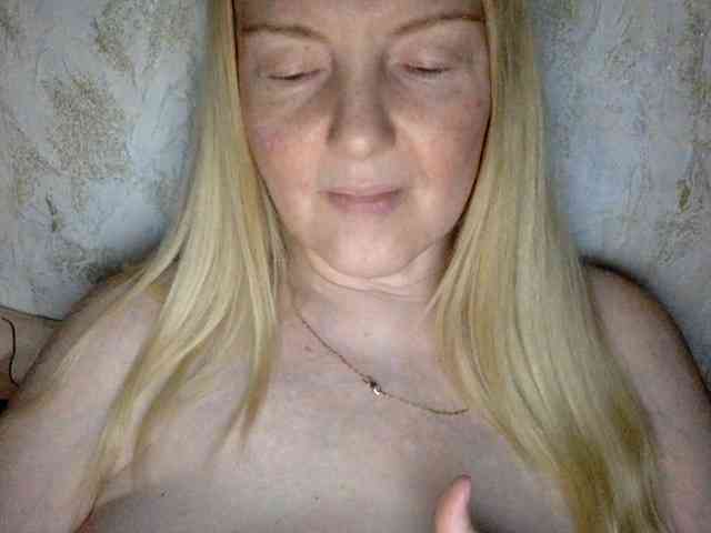 BlondyVio webcam