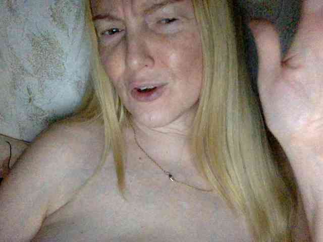 BlondyVio webcam