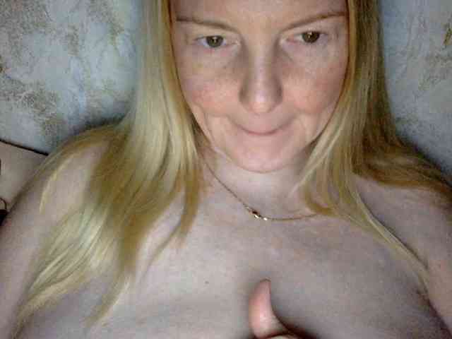 BlondyVio webcam