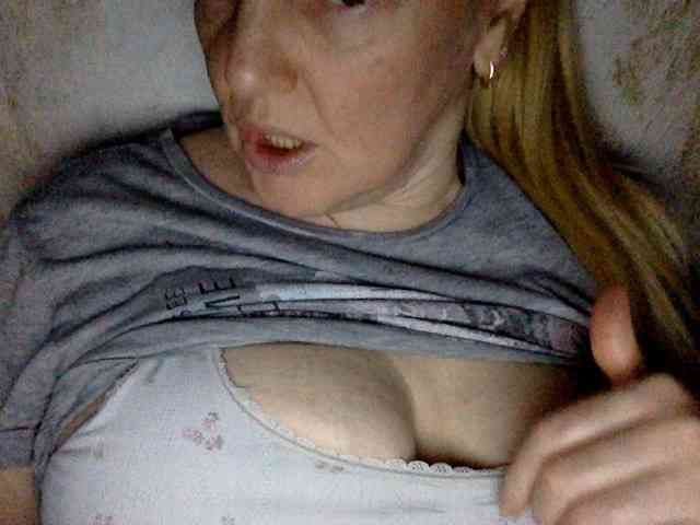 BlondyVio webcam