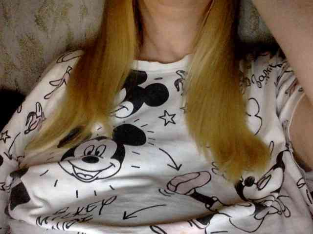 BlondyVio webcam