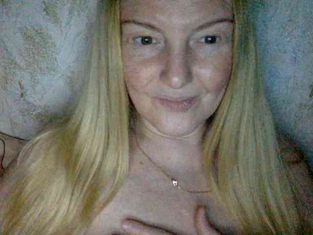 BlondyVio webcam