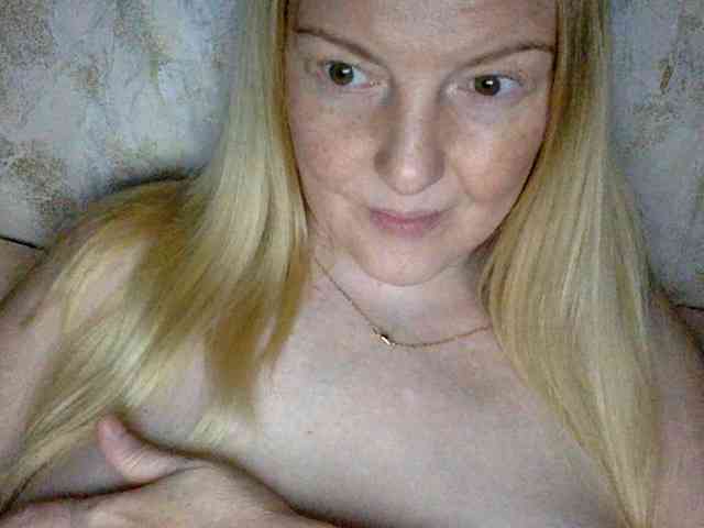 BlondyVio webcam