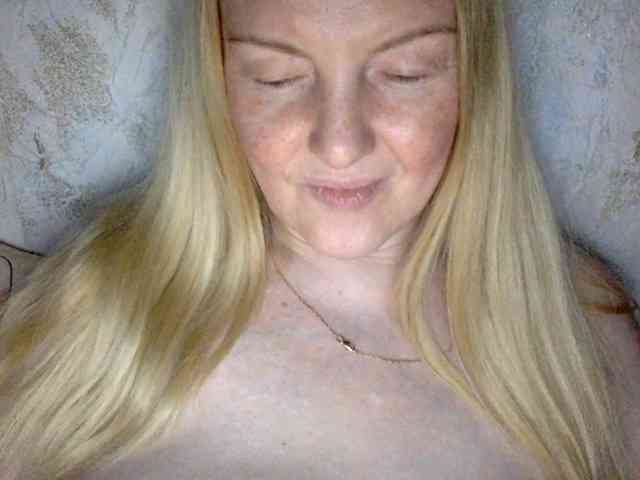 BlondyVio webcam