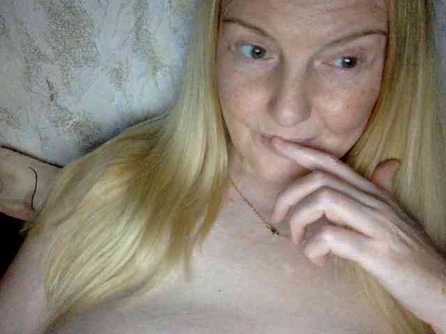 BlondyVio webcam