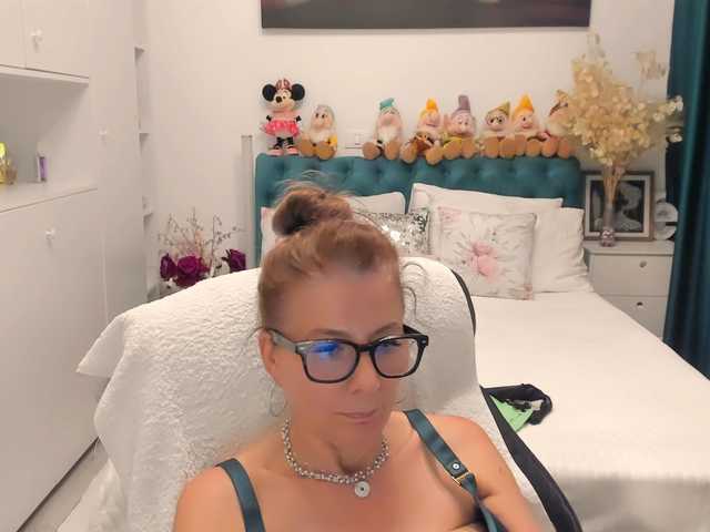 SalomeJade live cam on BongaCams